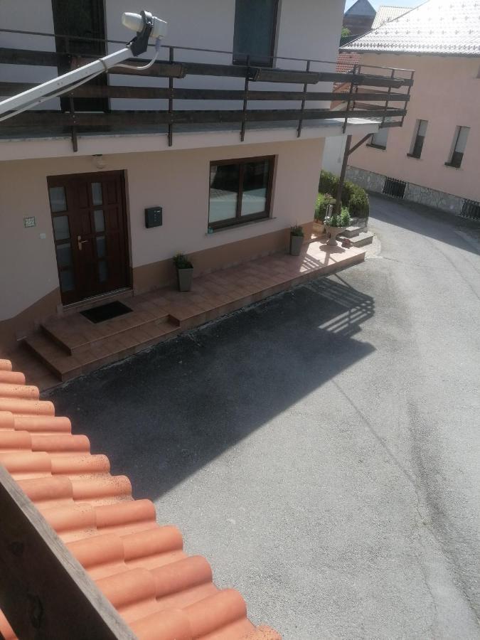 פוסטוינה Apartmaji Karbic מראה חיצוני תמונה
